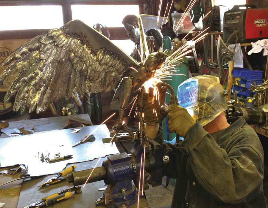 全球钣金新闻-金属制造狂：焊工制作动物的金属钣金-星空·官方端网站-星空(中国)